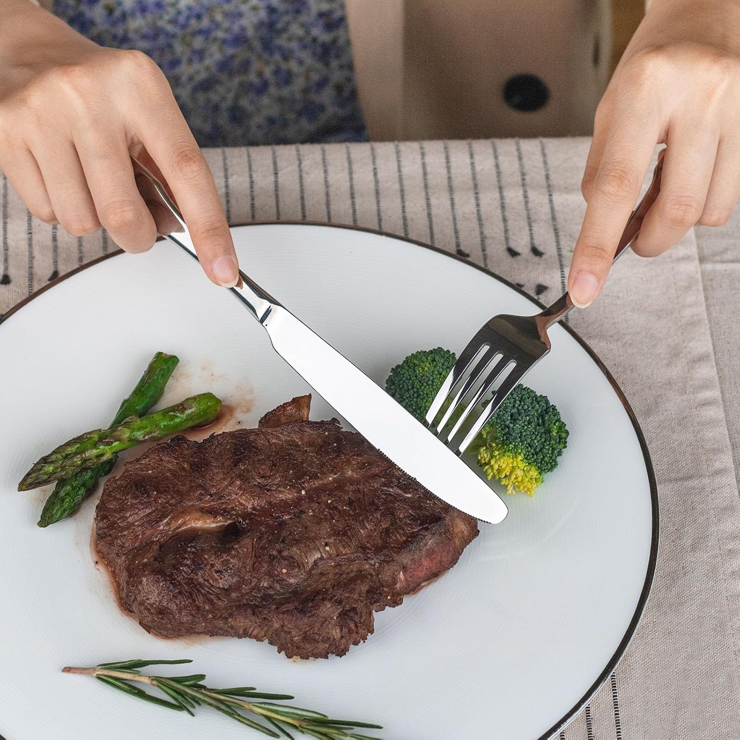 Alata Kate 40-Piece Silverware Set,Service for 8,Stainless Steel Flatware Set,Mirror Polished Cutlery Set,Dishwasher Safe - Image 6